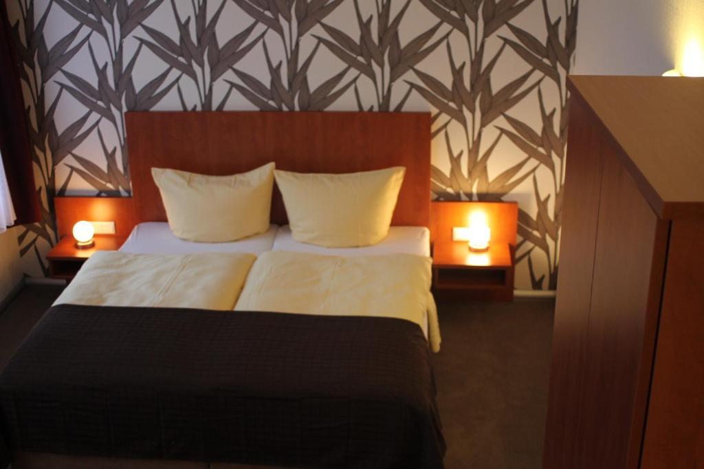 Hotel Schwarzer Adler Jever Habitación foto